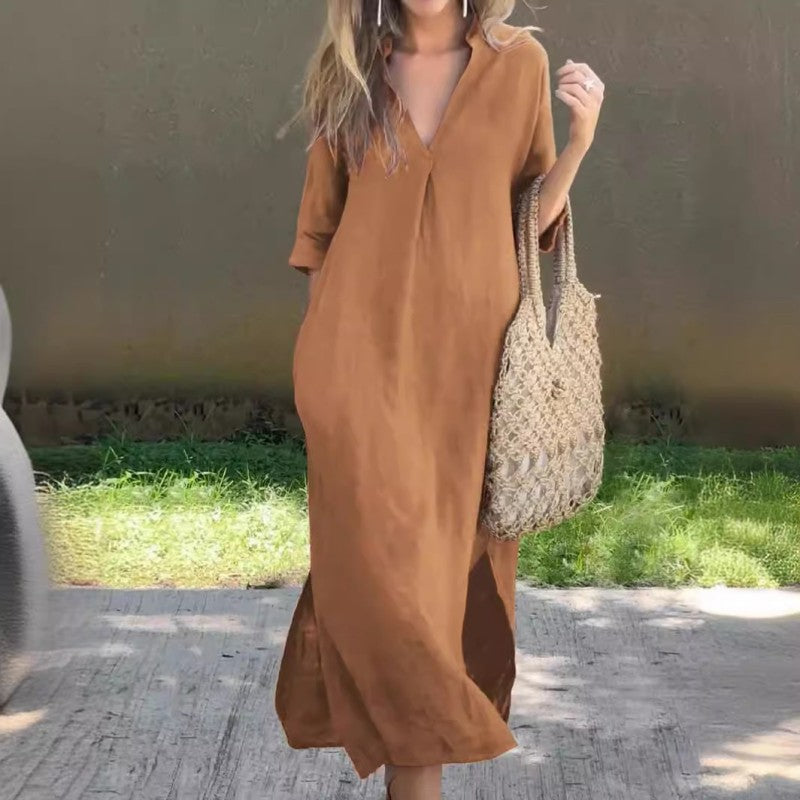 Lucija – Klassisches Kleid mit V-Ausschnitt und Seitenschlitz