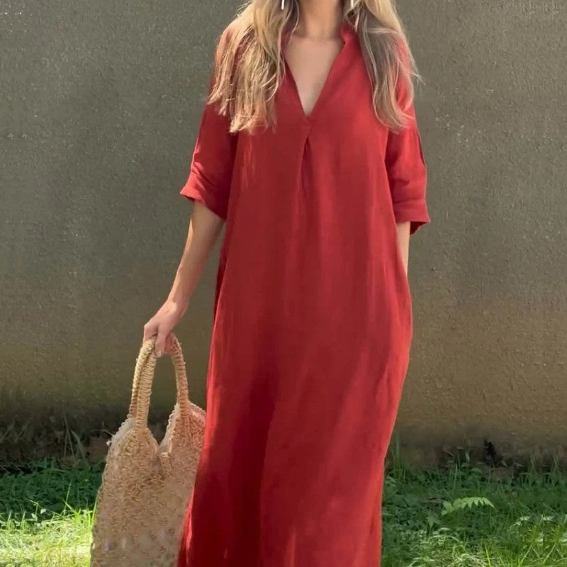 Lucija – Klassisches Kleid mit V-Ausschnitt und Seitenschlitz